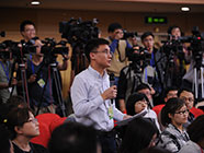 哈萨克斯坦国家电视台记者提问