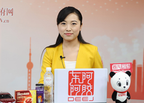 新华网主持人田甜