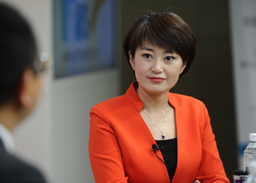 新华网主持人苑茵子