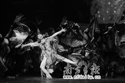 　东莞原创音乐剧《蝶》取材于梁祝故事。　　南方日报记者苏仕日摄