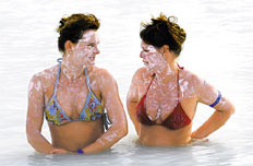 冰岛蓝湖 一池之隔的"冰火两重天"