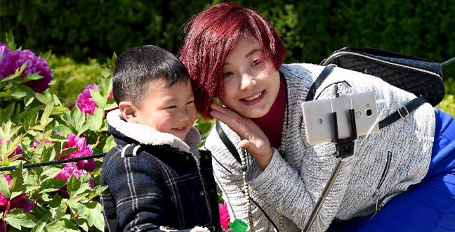 赏花游园&ldquo;自拍&rdquo;忙