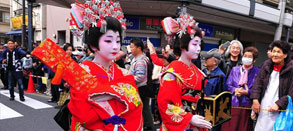 东京再现旧时"花魁巡游"情形