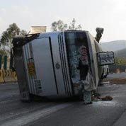 云南一旅游大巴侧翻