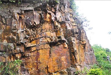 乳源大峡谷山石滑落一死七伤