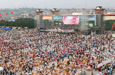 壮观的万人龙虾宴