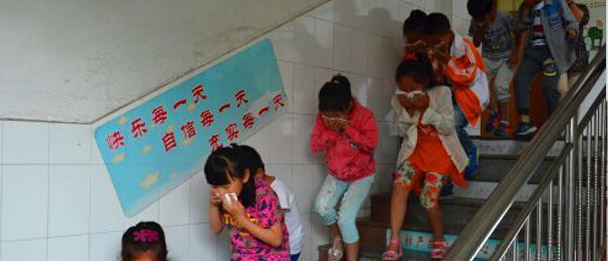 潍坊滨海实验小学举行举行消防安全教育暨疏散演练活动