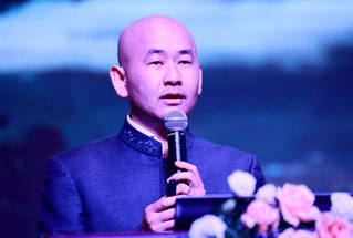 四川金杯集团董事局主席特别助理、四川洪雅七里坪半山旅游开发有限公司总经理周进做主题演讲