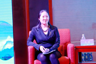 对话一主持人王俞