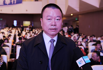 浙商银行成都分行行长黄强接受新华网记者采访