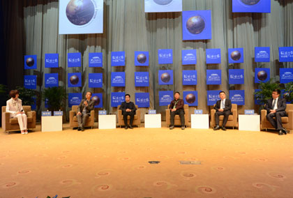 嘉宾参加第二场分论坛讨论