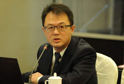 武船集团船艇公司党委书记罗刚发言