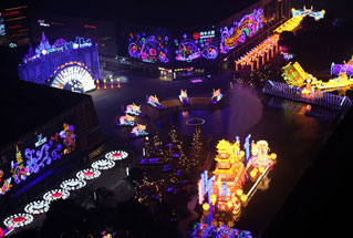 中国海宁皮革城夜景