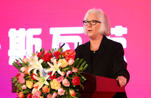 美国加州大学洛杉矶分校戏剧电影电视学院院长泰瑞&middot;斯瓦茨致辞