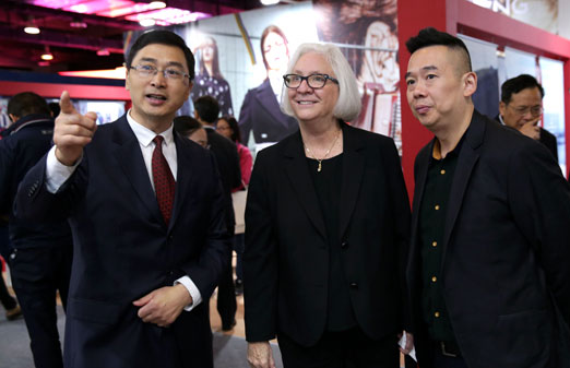 与会领导及嘉宾参观场馆