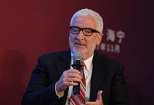 20世纪福克斯电影公司高级副总裁罗纳德&middot;惠勒发言