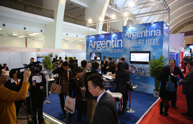 发改委：将关注房地产影城等领域非理性对外投资