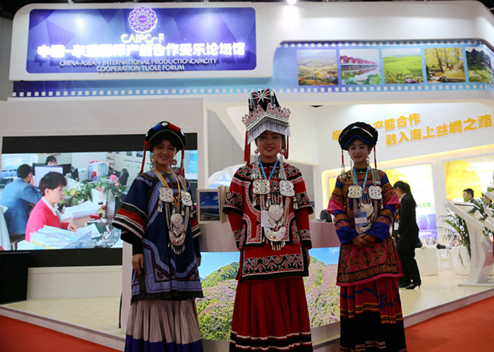 参展商对论坛场馆上进行了精心谋划