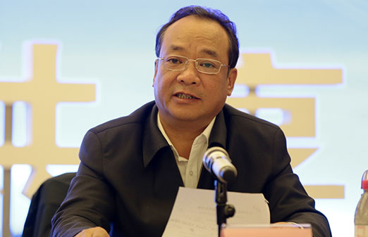 怀化市政府党组成员、副秘书长吕家兴在交流会上发言