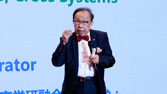 中国工程院院士陈清泉作主旨演讲