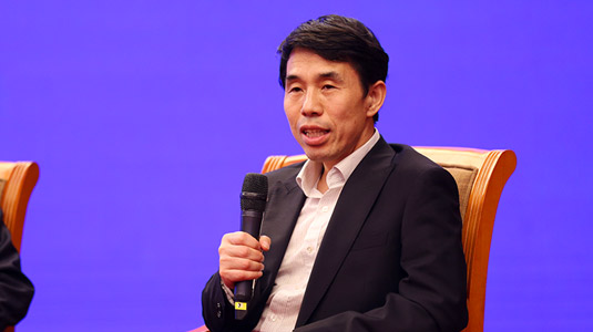 清华大学化工系生态研究中心主任胡山鹰在对话环节发言