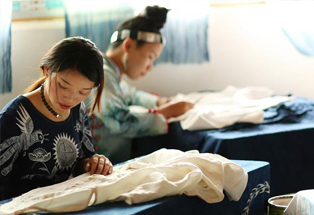 贵州丹寨：&ldquo;指尖经济&rdquo;绘制脱贫蓝图