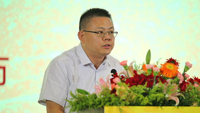 新华网总裁助理徐明伟宣布名单