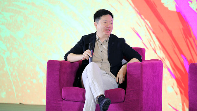 商务部品牌专家、新华社《中国名牌》杂志社原总编辑顾环宇主持论坛