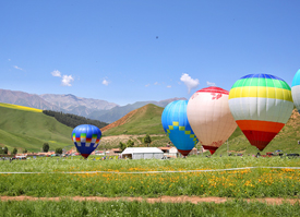 热气球准备飞行表演