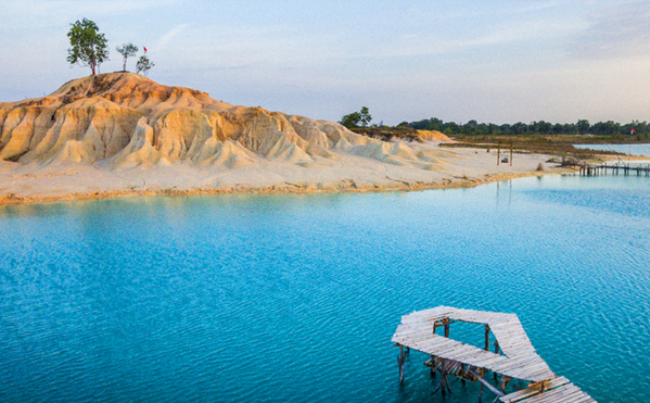 美丽的宾坦岛海水清澈 5处自然景观等你来