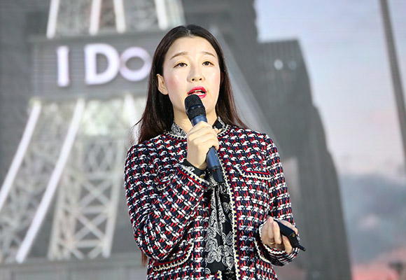 I DO数字营销部总监陈娟做主旨演讲