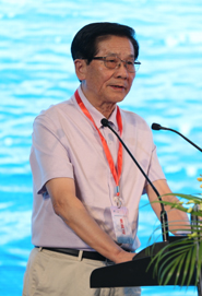 知名经济学家贺铿