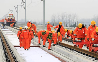 商合杭高铁正式开始铺轨