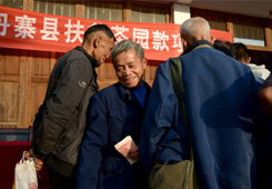 银奖作品：《扶贫茶园的微笑》