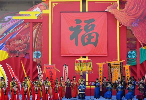 西安民间艺人在进行西安鼓乐表演