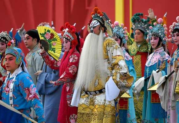 西安秦腔演员在进行秦腔表演