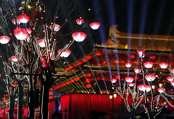 流光溢彩扮靓古城