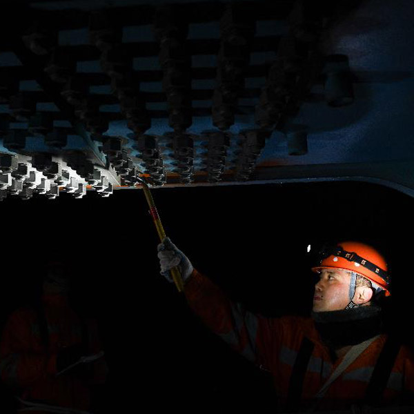 冬夜里的&ldquo;养桥人&rdquo;