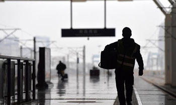 日行两万步 温暖归乡路