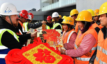 关爱农民工 温暖回乡路