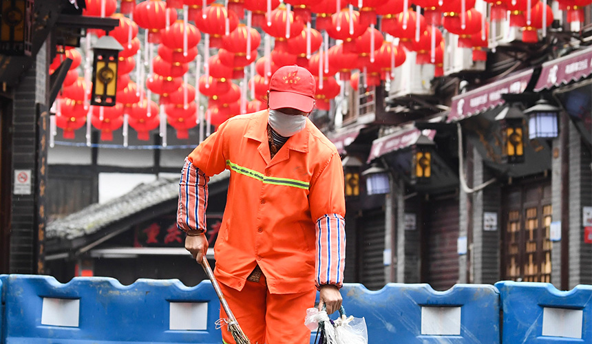 坚守岗位过大年