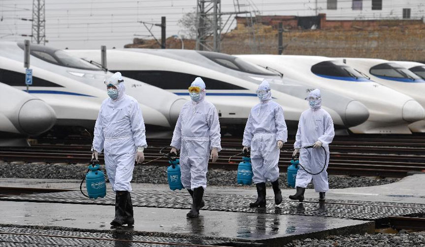 广西南宁：列车消毒防疫情