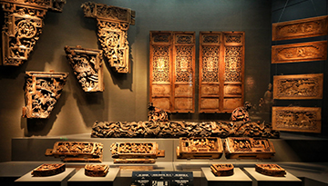中国木雕博物馆内木雕文物展示