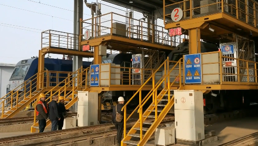 大年三十铁路线上的坚守