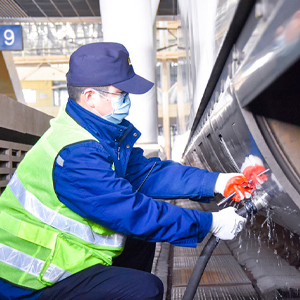 （春运幕后人）春运路上坚守同行的&ldquo;双胞胎&rdquo;兄弟