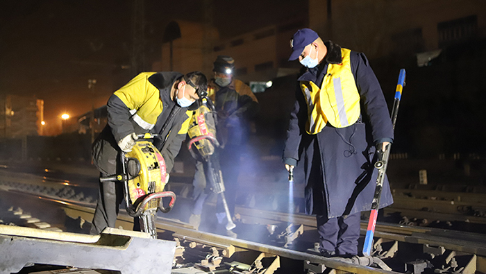 铁路工务部门强化设备检修确保&ldquo;两会&rdquo;期间列车运行安全