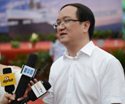 大英县委副书记、县长刘辉               接受采访