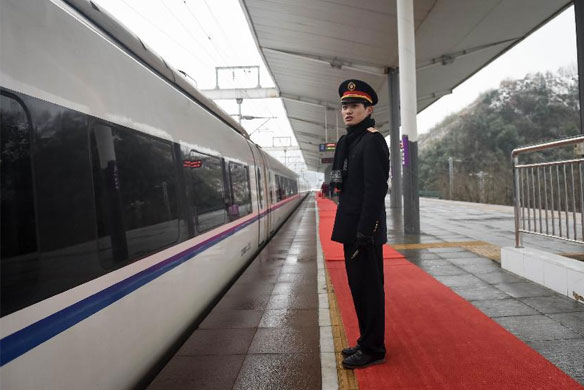 “90后”铁路新兵的小站春运