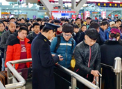 石家庄火车站迎来节后返程客流高峰