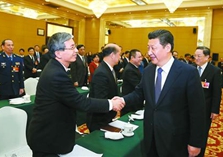 习近平强调：坚持两岸关系和平发展道路 促进共同发展造福两岸同胞